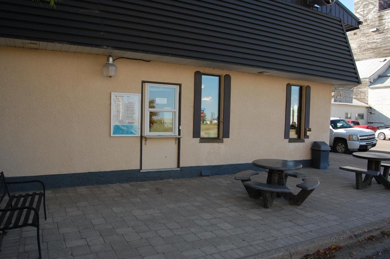 The Home Hotel Boissevain Exterior foto